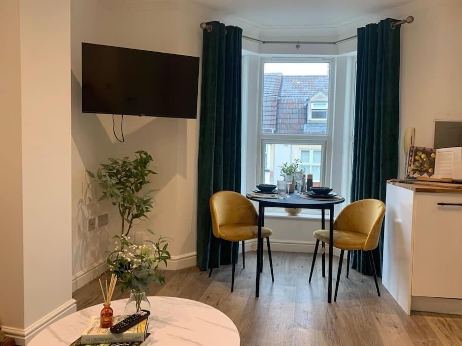 Alto - Lovely 2 Bedroom Serviced Apartment Bristol By Mint Stays Extérieur photo